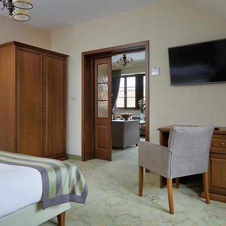 Hotel Palac Poledno Cameră foto