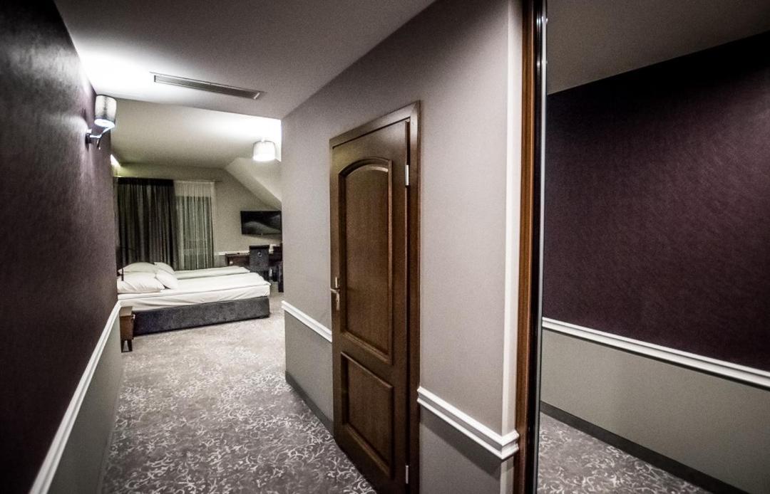 Hotel Palac Poledno Cameră foto