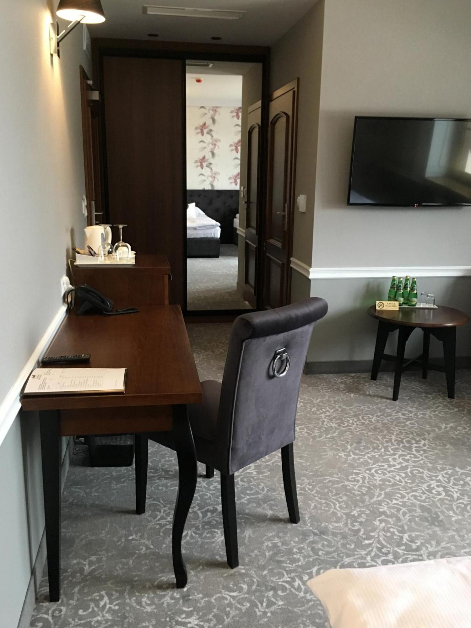 Hotel Palac Poledno Cameră foto